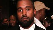 Após onda de cancelamento graças à suas falas antissemitas, rapper Kanye West reclama de empresário que incentivou sua queda - Foto: Getty Images