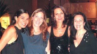 <b>Sandra Tenório</b> e <b>Paola Rossetto</b> homenageiam a miss Brasil 1979 <b>Martha Jussara</b>, ao lado da RP <b>Silvia Neubern</b>, no restaurante Dom Pedro, SP.