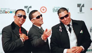 Parte dos integrantes do grupo Casa de Leones marca presença no Billboard Latin Music Awards 2008, realizado no Seminole Hard Rock Hotel and Casino, em Hollywood, nos Estados Unidos