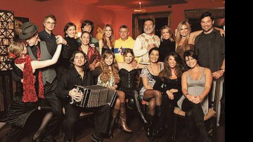 Os convidados da Temporada CARAS/NEVE 2007 comemoram os 50 anos da estrela global em noite de música no restaurante El Talismán, no Arelauquen Lodge