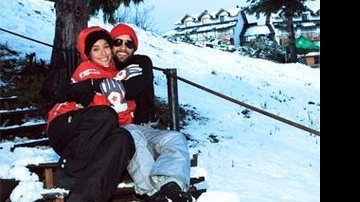 Na estação de esqui Cerro Catedral, em Bariloche, Karla e Daniel contam sua história a dois, que começou com uma amizade profissional e virou um casamento.
