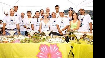 A alegria dos ganhadores dá o tom no almoço póspremiação da 7a Regata Ilha de CARAS â¬" Revista Náutica, assinado pelo chef Fuad Zegaib, de SP.