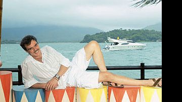 Em visita à Ilha de CARAS, o ator Dalton Vigh curte folga das gravações de O Profeta e revela seu estilo low profile de levar a vida