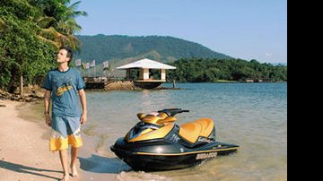 Guilherme caminha pela Ilha de CARAS e fala sobre mudanças em sua rotina: está solteiro e morando só