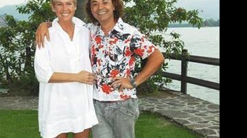 Xuxa abraça David Brazil