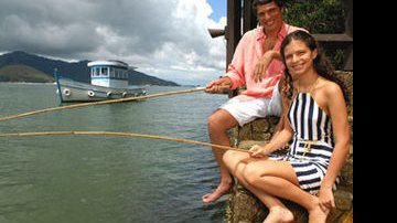 Na Ilha de CARAS, na companhia de sua primogênita, da união de 15 anos com Débora Bloch, o apresentador e chef Olivier se diverte em uma bucólica pescaria.