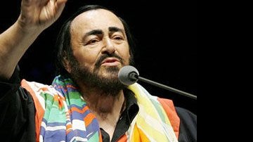 Luciano Pavarotti morre de câncer... - AFP
