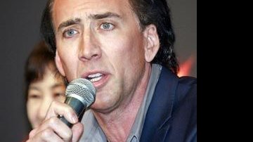 Nicolas Cage pega ladrão dentro de casa... - AFP