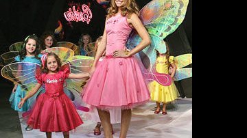 Grazi Massafera realiza sonho como Barbie... - Cao Guimarães