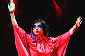 Björk traz sua babá ao Brasil... - AFP