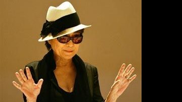 Yoko Ono ensaia no Teatro Municipal... - AFP