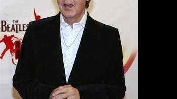 Paul McCartney vende guitarra gigante... - AFP