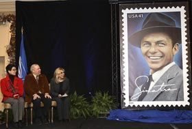 Frank Sinatra é lembrado em selo postal... - Reuters