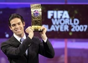 Kaká é eleito o melhor jogador do mundo... - AFP