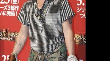 Johnny Depp quer cantar com Barry Manilow& - Reuters