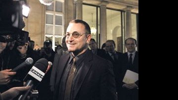 Bono visita o Pentágono atrás de ajuda... - AFP