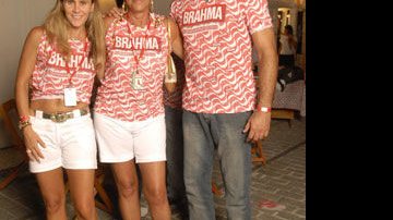 SAPUCAÍ: Luciano Szafir leva a família... - Mariana Vianna