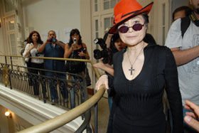 Yoko Ono aconselha a ex-mulher de... - Arquivo Caras