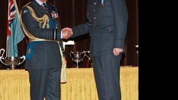 Príncipe William se forma na Força... - AFP