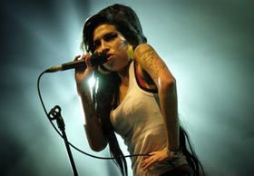 Amy Winehouse fará a trilha sonora... - AFP