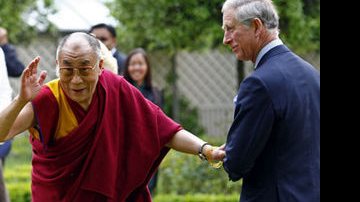 Príncipe Charles recebe a visita do Dalai Lama - Reuters