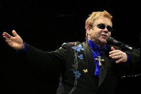 Elton John venderá piano em leilão... - AFP