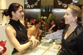Carol Castro vira vendedora de jóias... - Fred Pontes/Divulgação