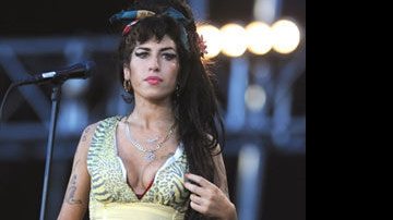 Amy Winehouse se converte ao budismo... - AFP