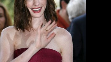 Anne Hathaway se declara para o ex, preso... - Reuters