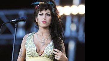 Amy Winehouse pede 48 garrafas de uísque... - AFP