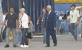 Xuxa e Luciano Szafir levam... - Foto: Francisco da Silva