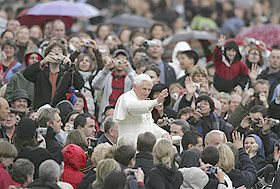 Papa Bento 16 pede ao povo... - Foto: Reuters