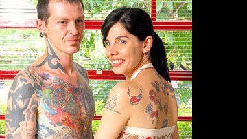 Lelê Nakao ama suas 25 tatuagens... - Foto: Cleiby Trevisan