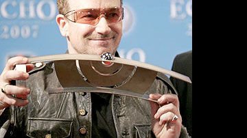 Bono Vox recebe prêmio Envolvimento... - Fotos: Reuters