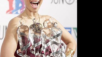 Nelly Furtado leva o Juno Awards... - Foto: Reuters
