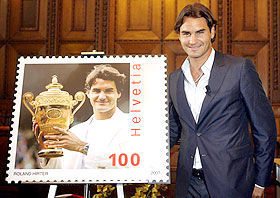 Roger Federer vira selo na Suíça... - Foto: Reuters