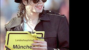 Michael Jackson compra direitos... - Foto: AFP