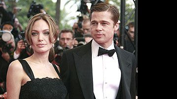 Angelina Jolie e Brad Pitt oficializam... - Foto: Reuters