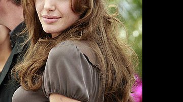Angelina Jolie quer adotar mais um... - Foto: Reuters