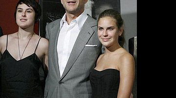 Bruce Willis e filhas ajudam... - Foto: Reuters