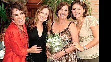 Regina com a filha, Gabi, a irmã, Tereza, e a nora dela, Fernanda Hirsch, também grávida, em São Paulo.