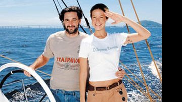 Luana Piovani e Rico Mansur passeiam pela Baía de Guanabara, Rio, a bordo do Pérola Negra, da equipe Piratas do Caribe, terceira colocada na Volvo Ocean Race.