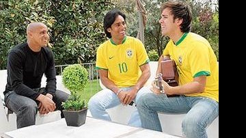 No dia de seu aniversário, na varanda de sua casa, o craque do Real Madrid ouve versão de Eu Te Amo, Meu Brasil, com narração simulada de um gol seu.