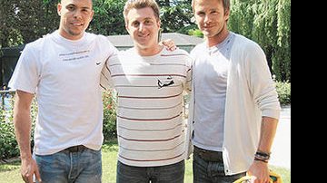 Cercado por Ronaldo e pelo inglês David Beckham, que visitava o jogador brasileiro em sua casa em Madri, Luciano grava a série Os Reis da Bola, que vai ao ar a partir do dia 20 no Caldeirão.