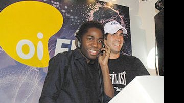 O astro global de Cobras &amp; Lagartos comanda as picapes com o DJ Elias Cabuzz no espaço Oi Sony Ericsson.