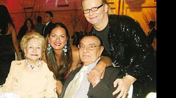 O casal João e Áurea Braga com Luiza Brunet e o anfitrião Alex Deneriaz
