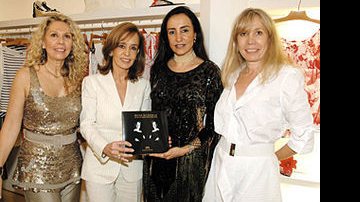 Clarice Iepsen, Neusa Silveira, Patrícia Rollo e Mirna Iepsen na sessão de autógrafos na loja Maria Quitéria