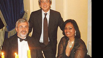 O presidente da Academie, Jocelyn Pinoteau, entre Edgardo Martolio e Diva Pavesi