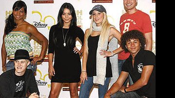 A turma do High School Musical em SP: Lucas Grabeel e Corbin Bleu (à frente), Monique Coleman, Vanessa Anne Hudgens, Ashley Tisdale e Drew Seeley