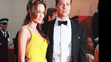 Astros e estrelas mostram seus pares e levam o público ao delírio no Palais des Festivals. Angelina Jolie e Brad Pitt